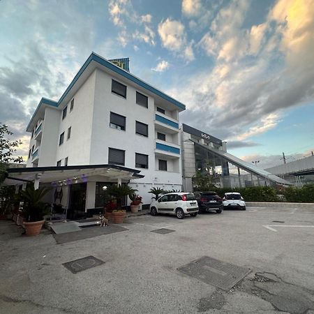 קאסוריה Hotel Clinton מראה חיצוני תמונה