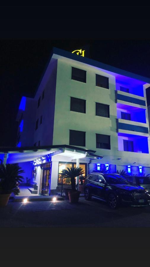 קאסוריה Hotel Clinton מראה חיצוני תמונה
