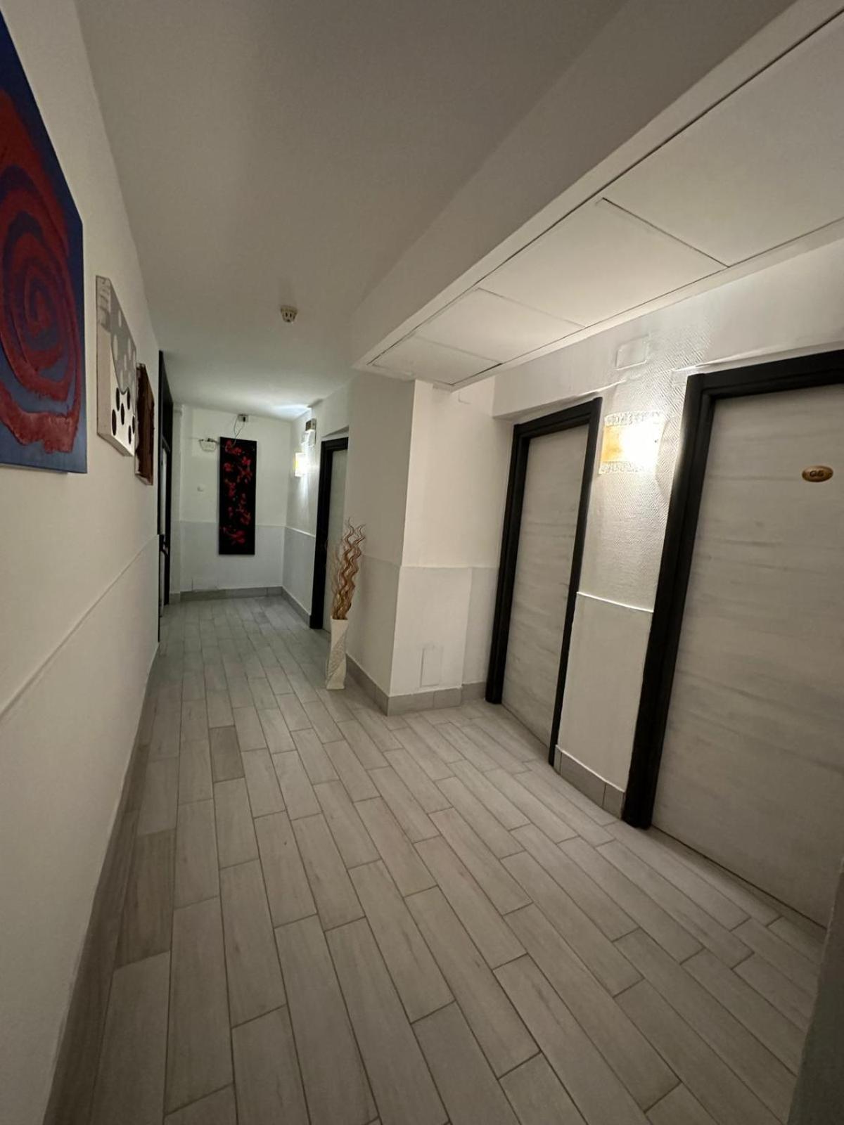 קאסוריה Hotel Clinton מראה חיצוני תמונה