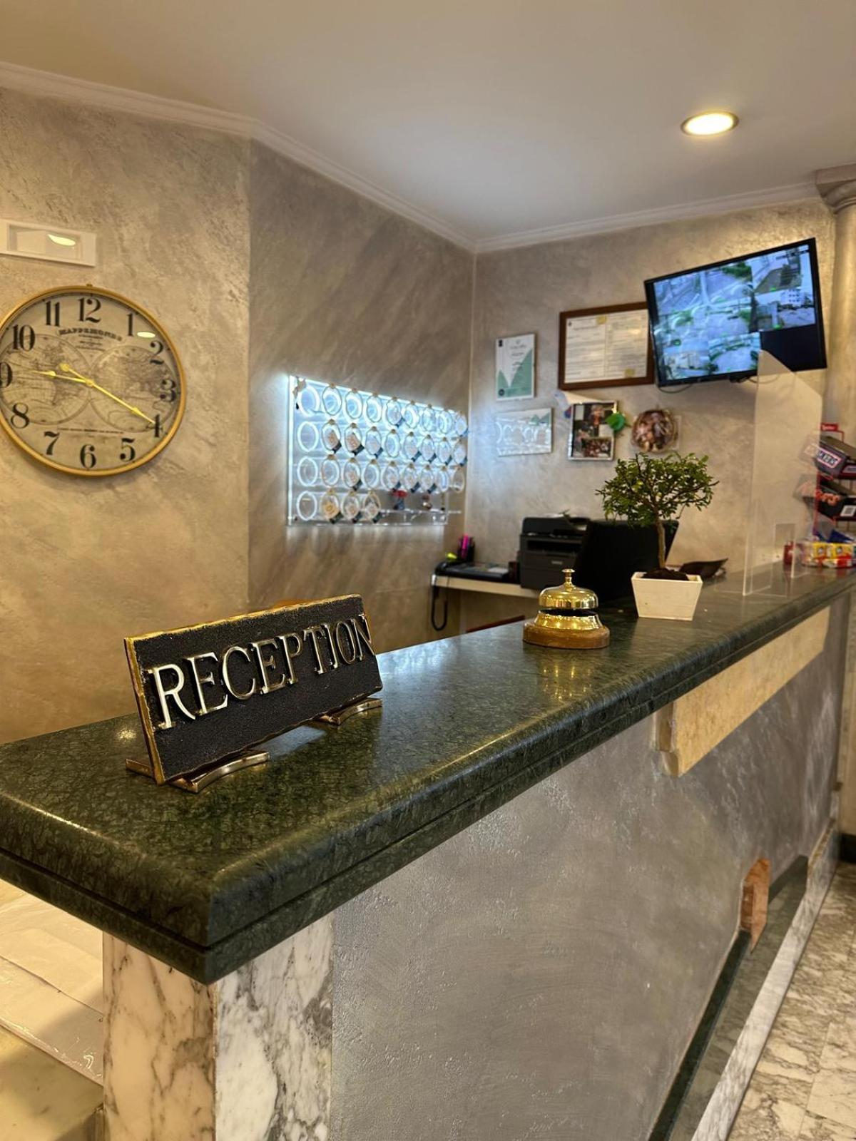 קאסוריה Hotel Clinton מראה חיצוני תמונה