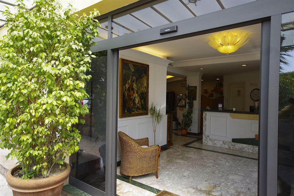 קאסוריה Hotel Clinton מראה חיצוני תמונה