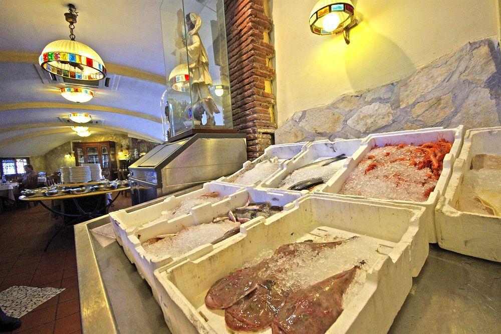 קאסוריה Hotel Clinton מראה חיצוני תמונה