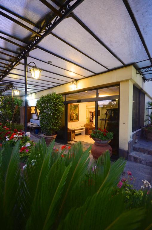 קאסוריה Hotel Clinton מראה חיצוני תמונה