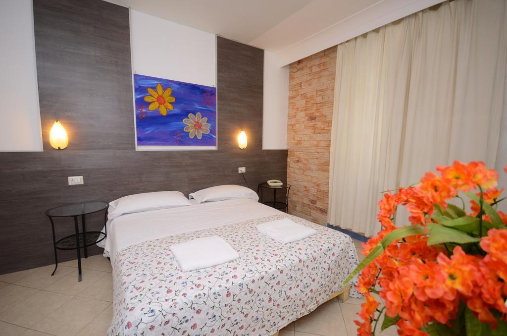 קאסוריה Hotel Clinton מראה חיצוני תמונה