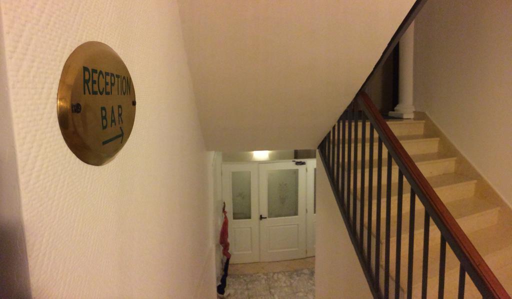 קאסוריה Hotel Clinton מראה חיצוני תמונה