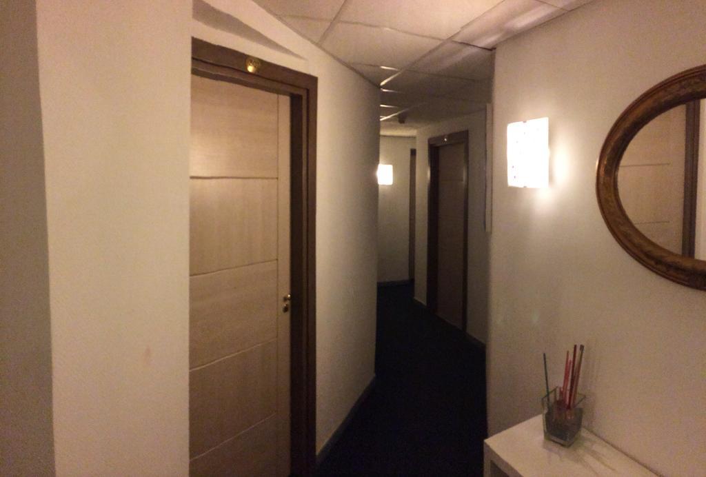 קאסוריה Hotel Clinton מראה חיצוני תמונה