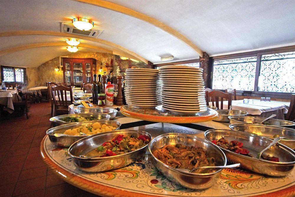 קאסוריה Hotel Clinton מראה חיצוני תמונה