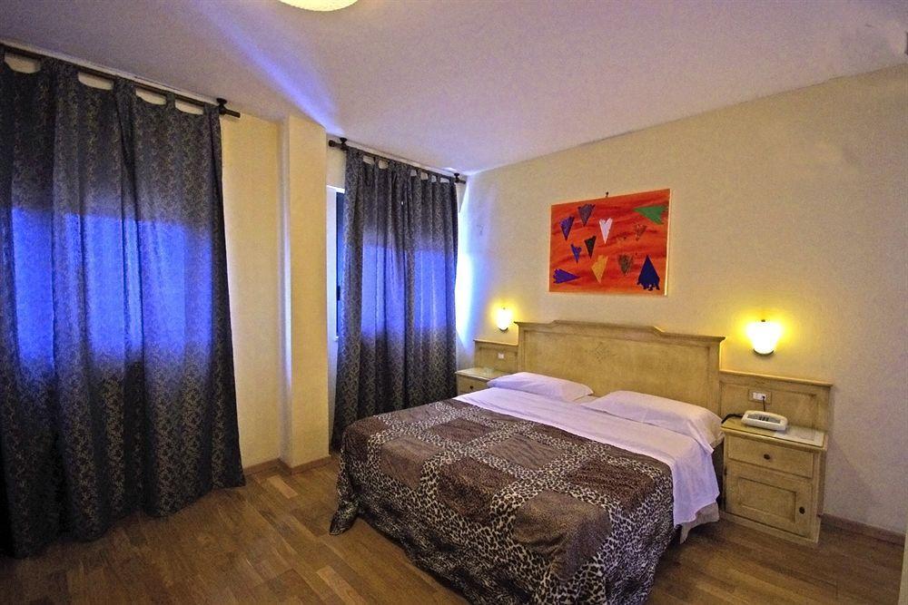 קאסוריה Hotel Clinton מראה חיצוני תמונה