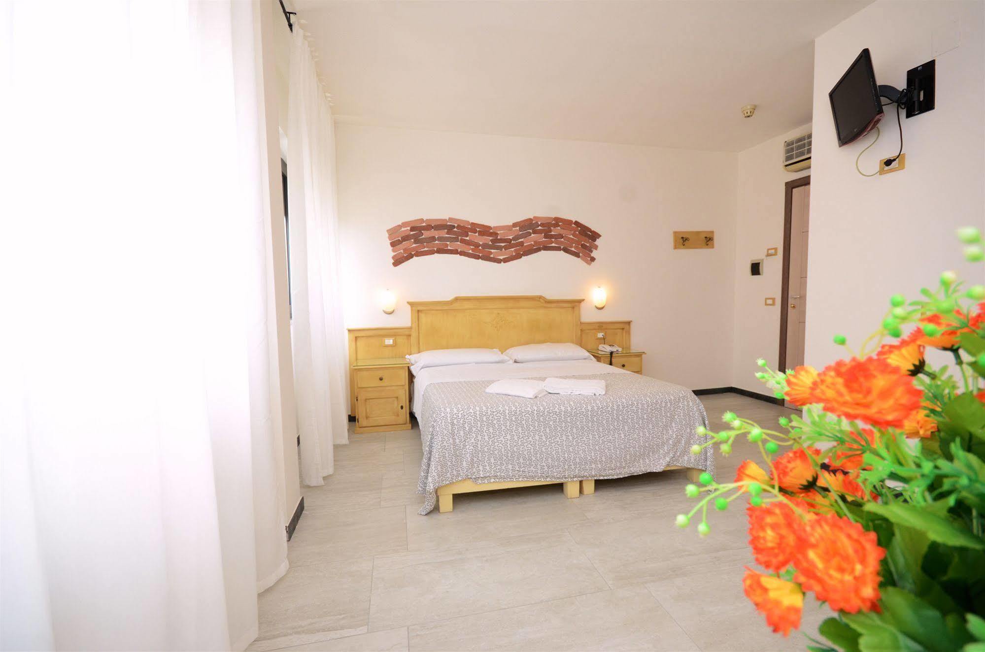 קאסוריה Hotel Clinton מראה חיצוני תמונה