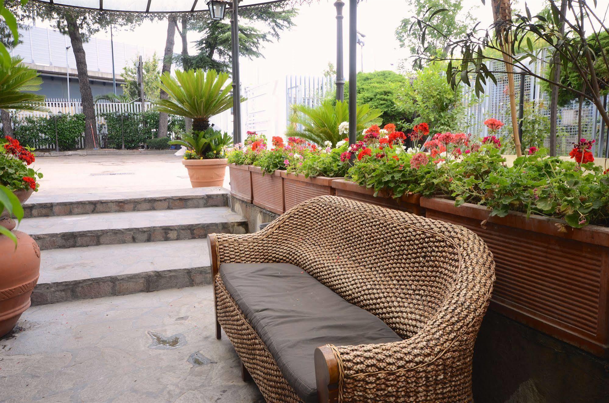 קאסוריה Hotel Clinton מראה חיצוני תמונה