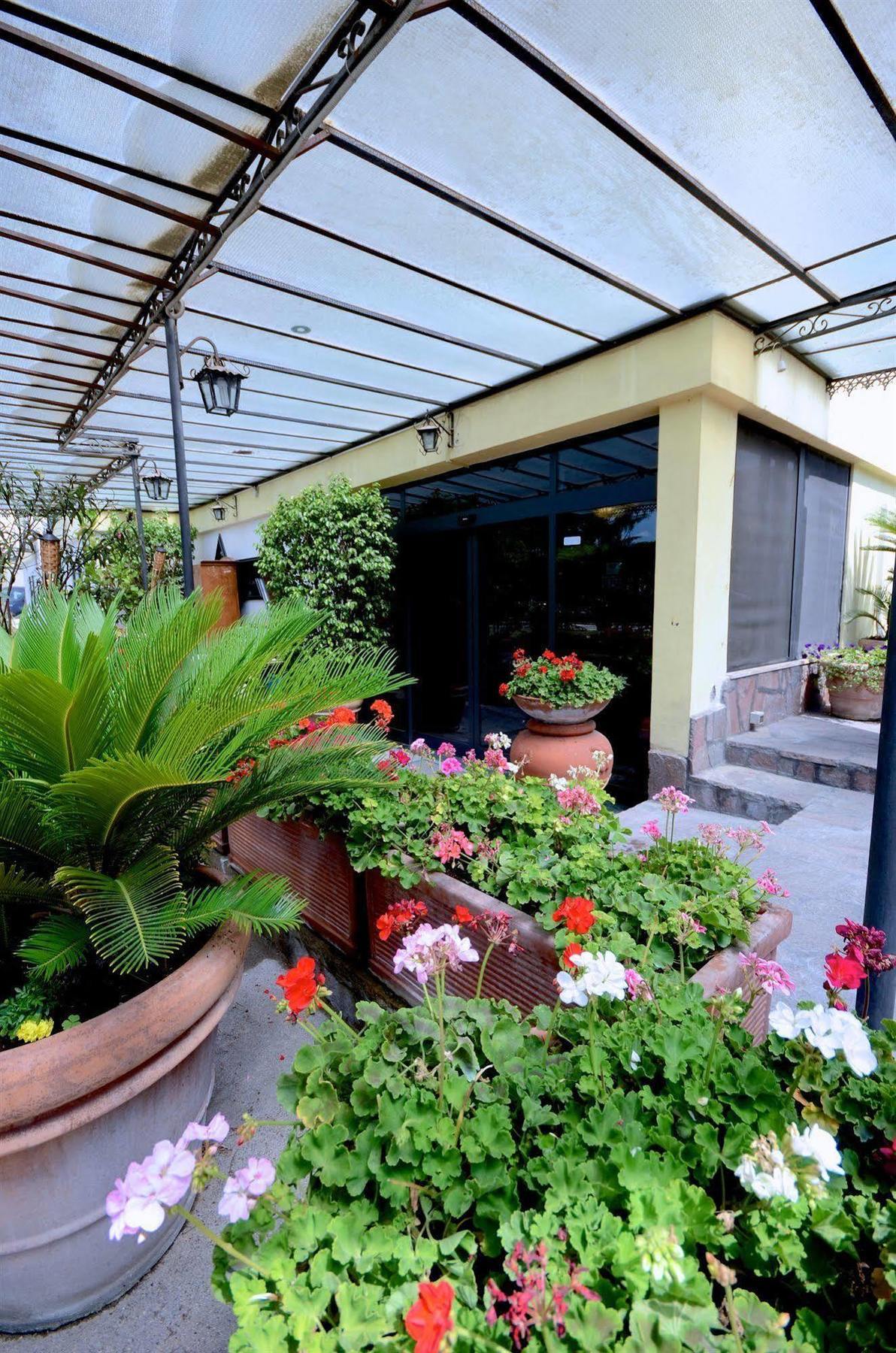 קאסוריה Hotel Clinton מראה חיצוני תמונה