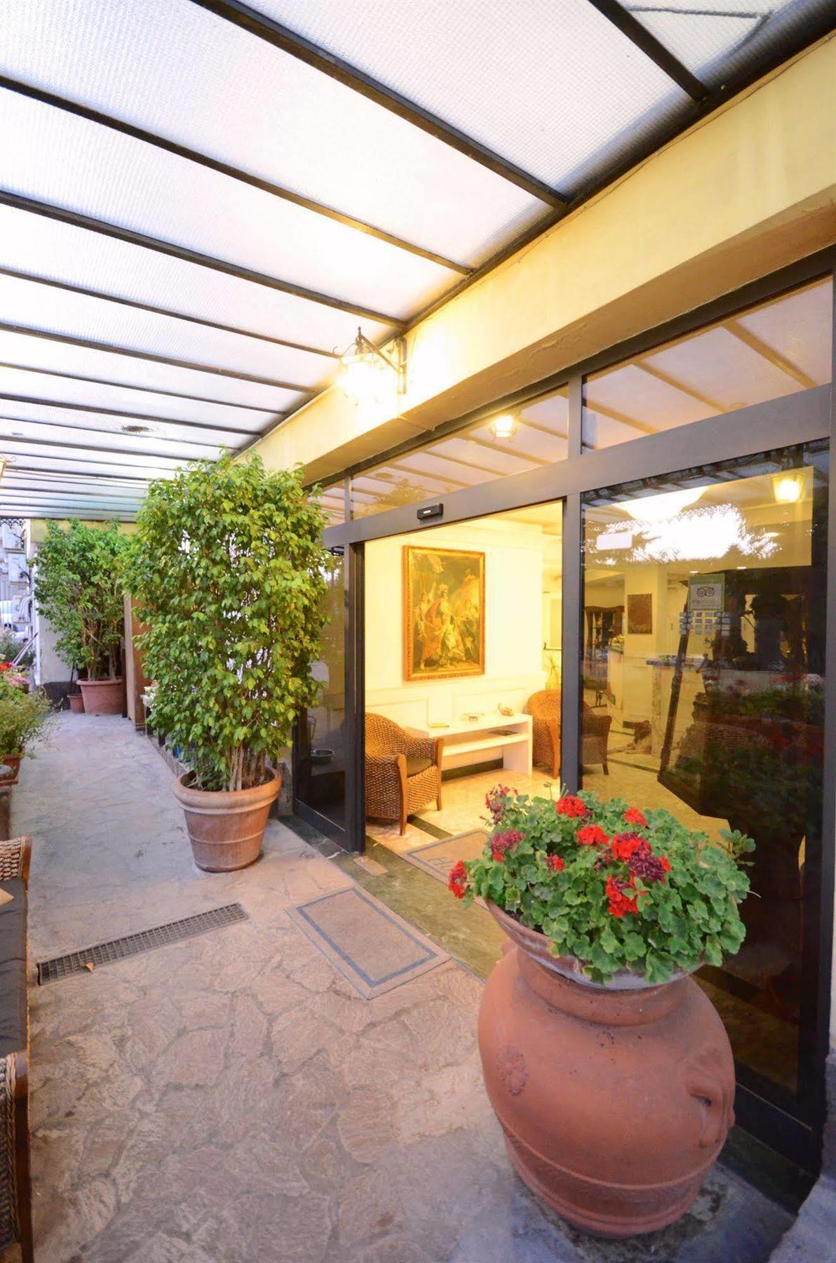 קאסוריה Hotel Clinton מראה חיצוני תמונה