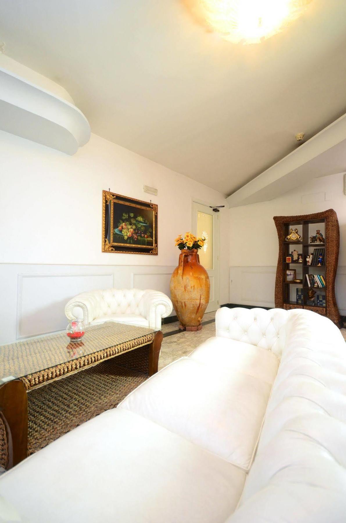 קאסוריה Hotel Clinton מראה חיצוני תמונה