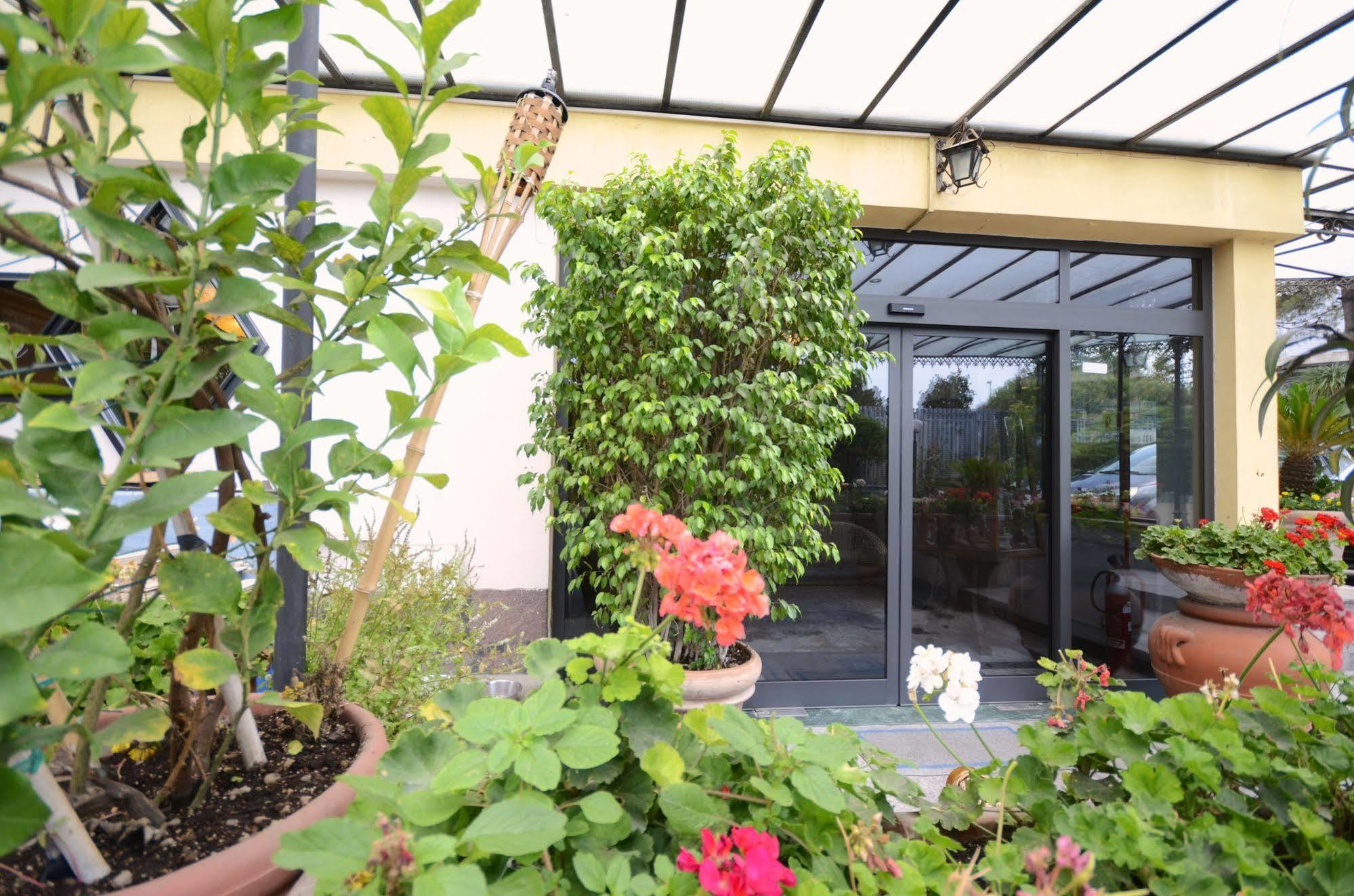קאסוריה Hotel Clinton מראה חיצוני תמונה
