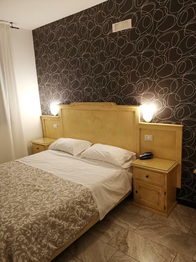 קאסוריה Hotel Clinton חדר תמונה