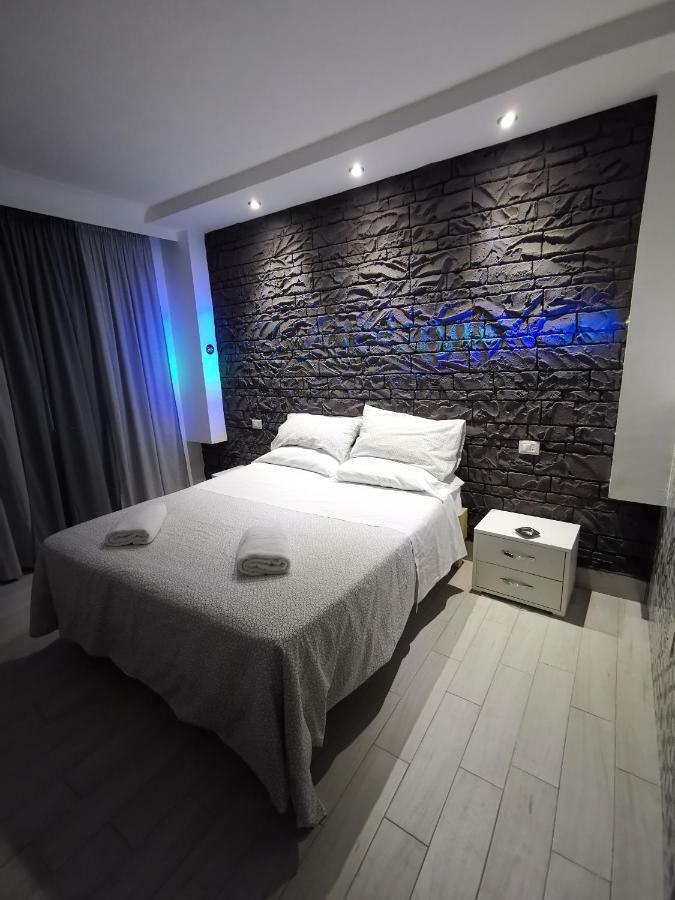 קאסוריה Hotel Clinton מראה חיצוני תמונה